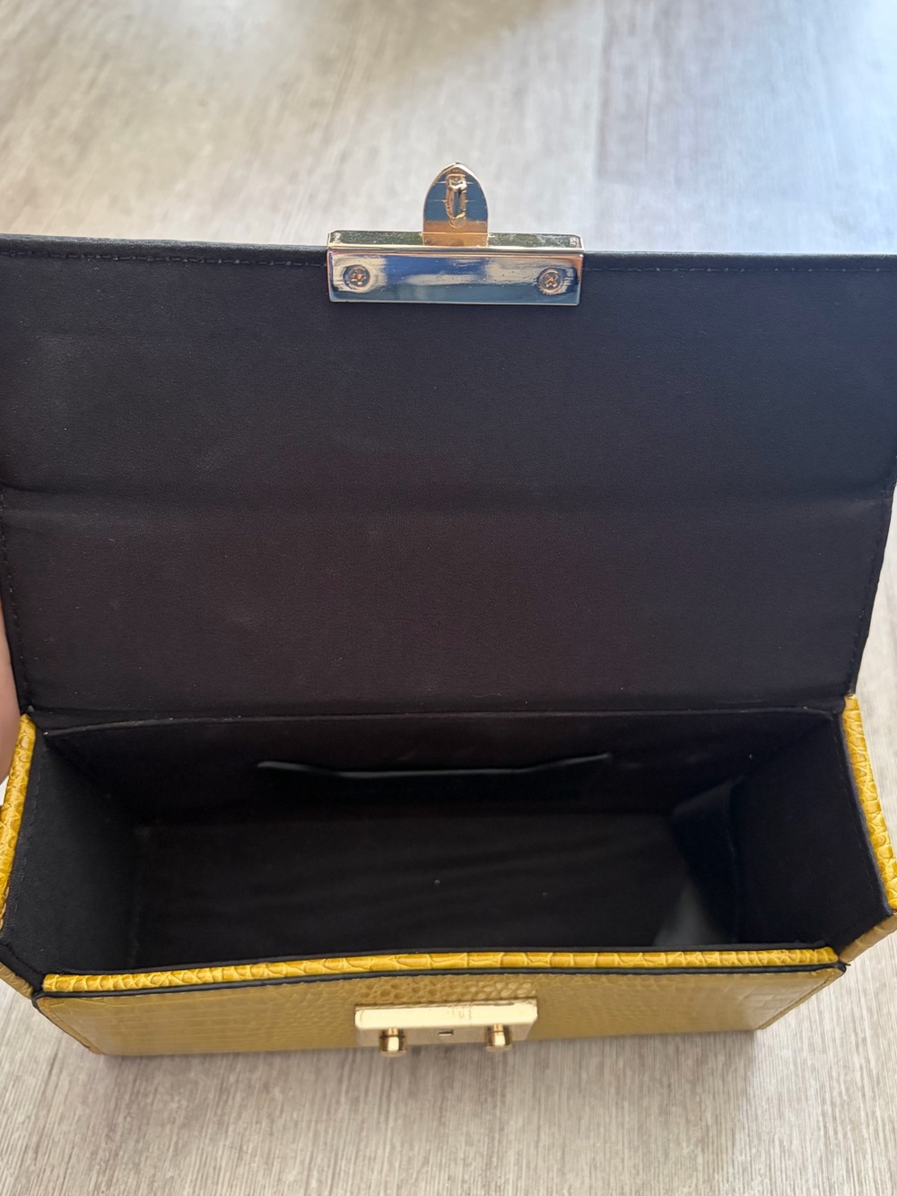 Yellow Croc-Embossed HandBag - Picture 6 of 6